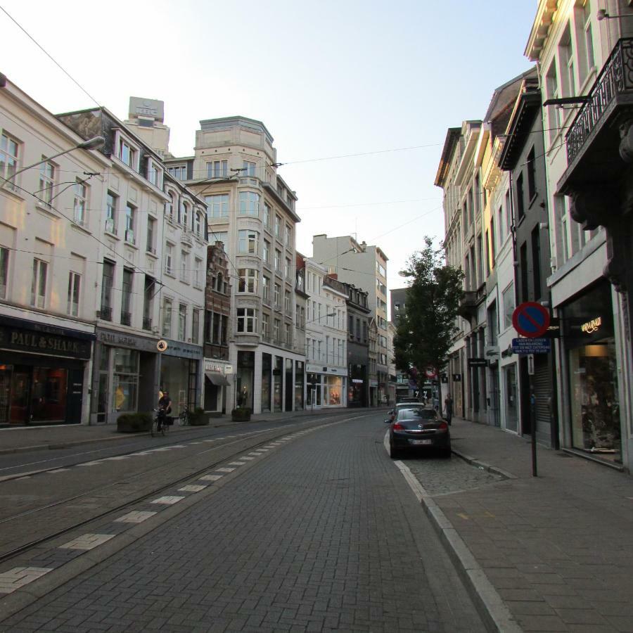 Huidreal Meir Antwerpen Buitenkant foto